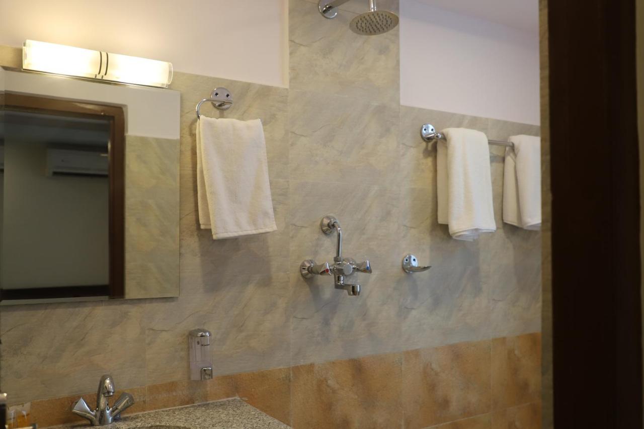 Hotel Pipal Tree Катманду Экстерьер фото
