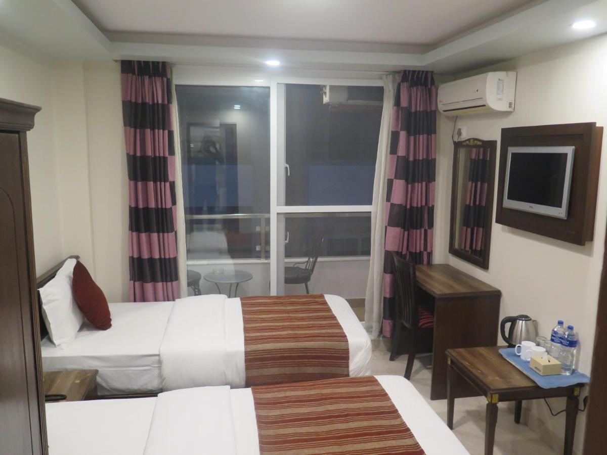 Hotel Pipal Tree Катманду Экстерьер фото