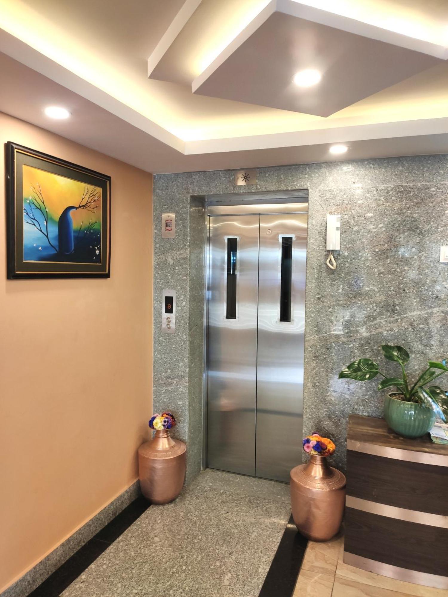 Hotel Pipal Tree Катманду Экстерьер фото